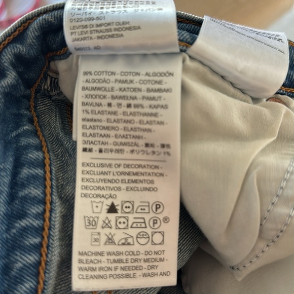 Levi’s Wedgie Size 28 - Picture 9 of 9